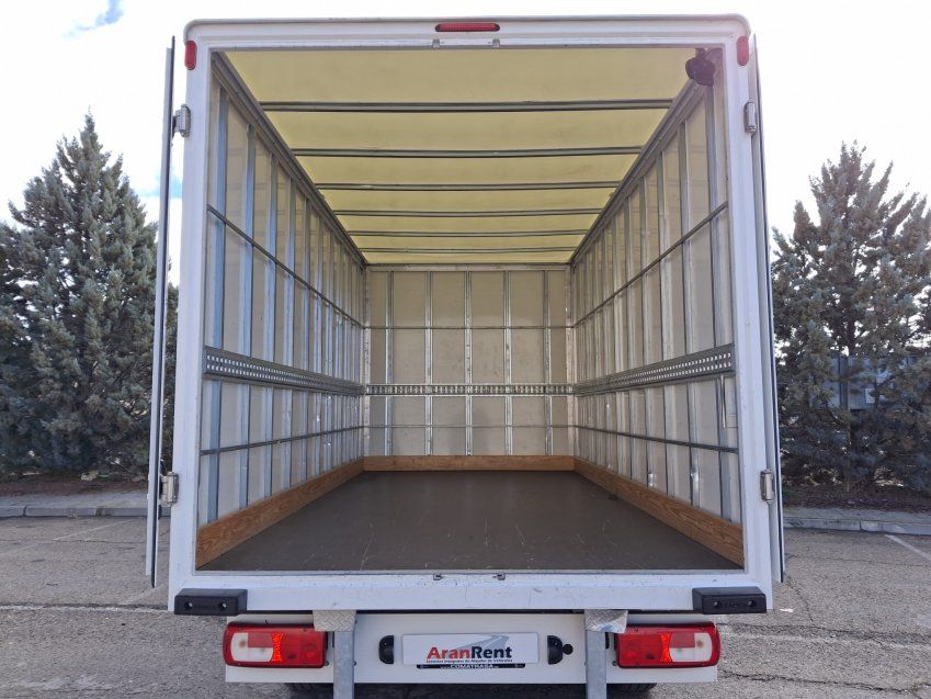 trasera puertas abiertas